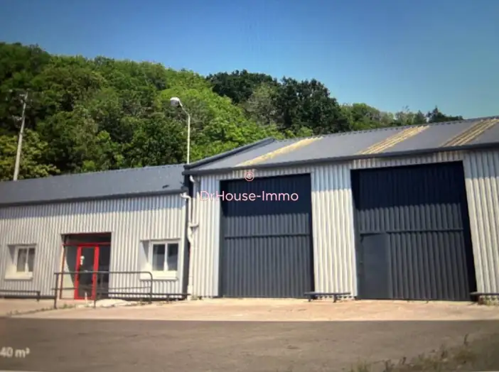 Bureau 3 pièces de 405 m² - Tancarville (76430)