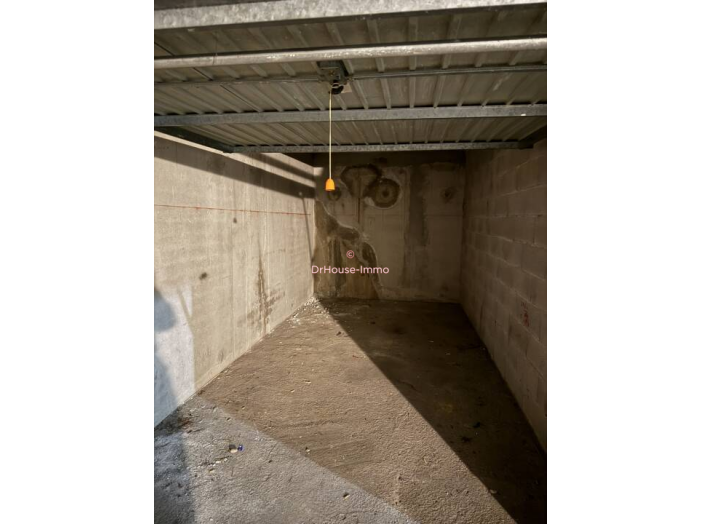 Parking / Box de 12 m² - Saint-Raphaël (83700)