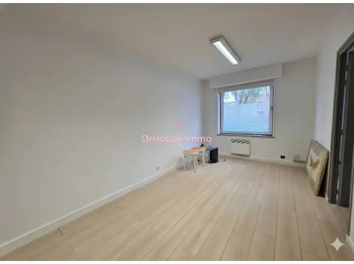 Bureau de 31 m² - Villeneuve-d'Ascq (59650)