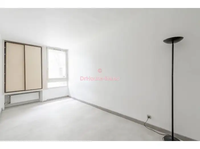 Bureau 1 pièce de 19 m² - Élancourt (78990)