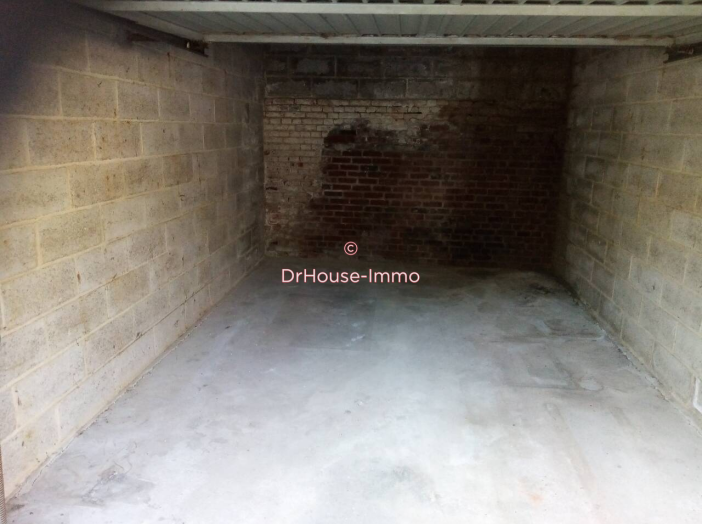 Parking / Box de 12 m² - Nesle (80190)