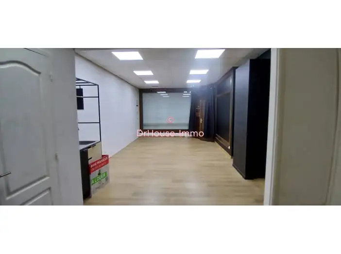 Commerce 1 pièce de 39 m² - Merville (59660)