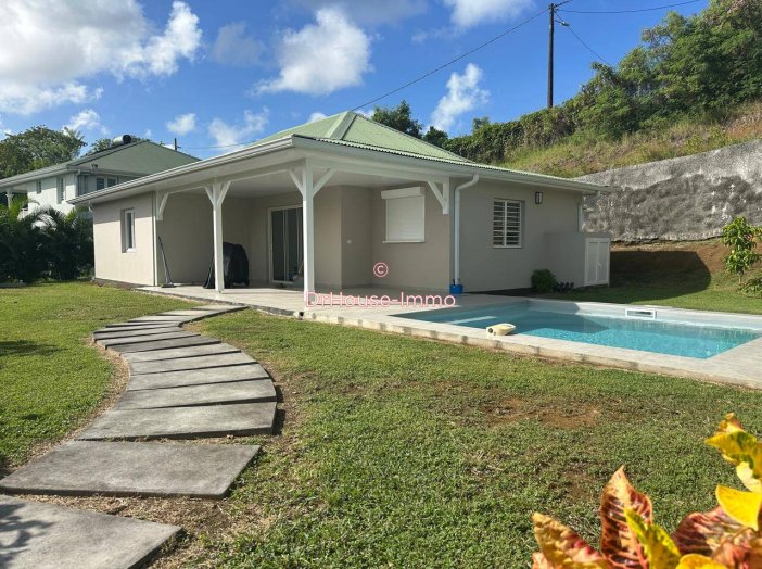 Maison 4 pièces de 90 m² - François (97240)