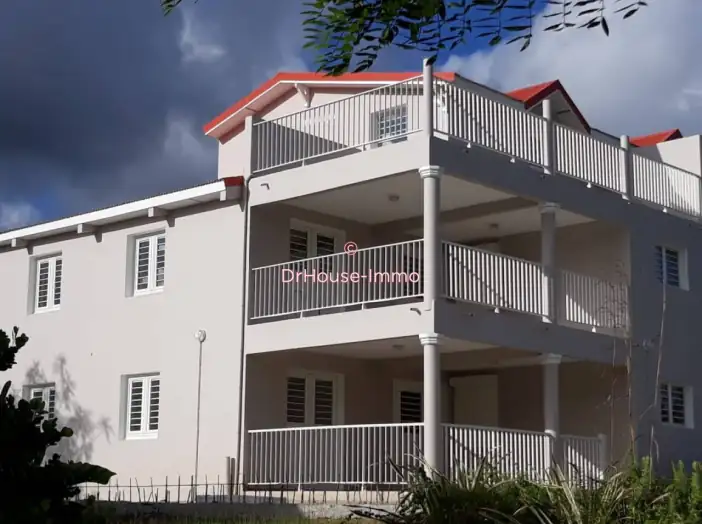 Appartement 4 pièces de 84 m² - Robert (97231)