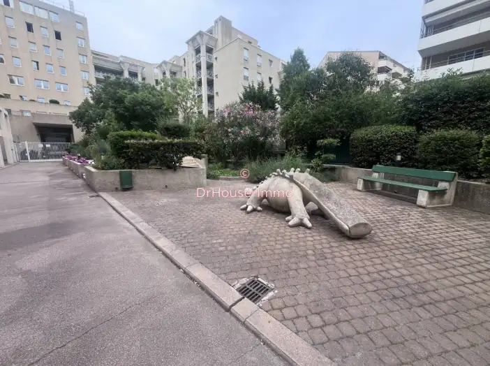 Appartement 2 pièces de 53 m² - Marseille (13008)