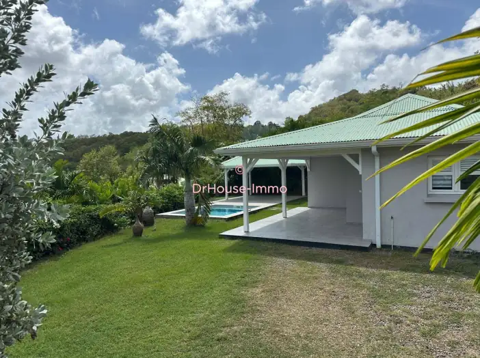 Maison 4 pièces de 90 m² - François (97240)