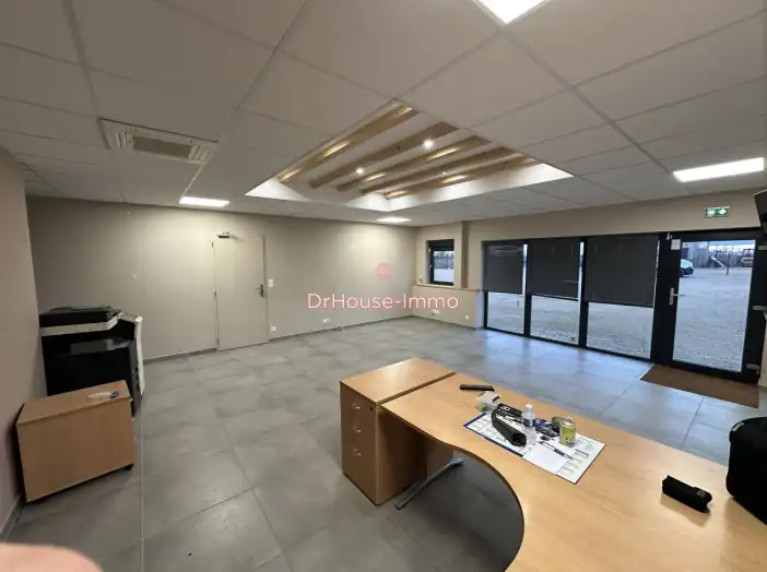 Immeuble 5 pièces de 367 m² - Nemours (77140)