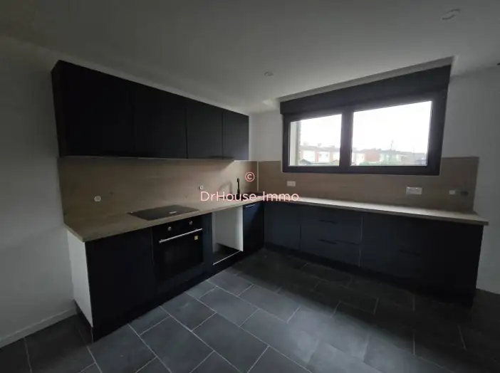 Appartement 4 pièces de 95 m² - Bailleul (59270)