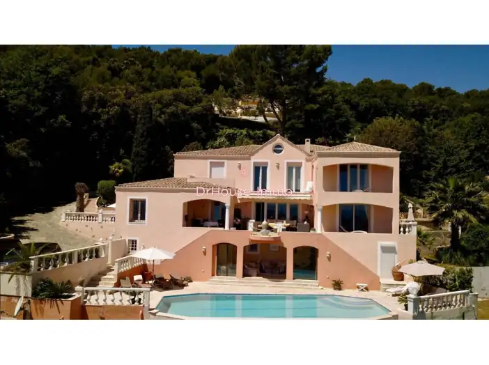 Maison 15 pièces de 345 m² - Vallauris (06220)