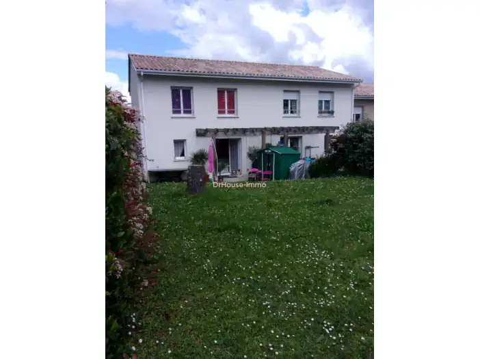 Maison 4 pièces de 84 m² - Saint-Yzan-de-Soudiac (33920)
