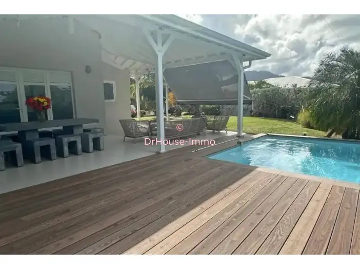 Maison 4 pièces de 105 m² - François (97240)