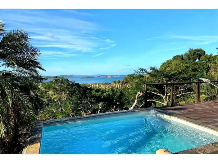 Maison 4 pièces de 105 m² - François (97240)