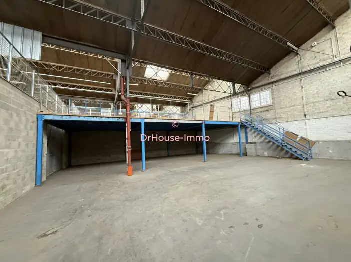 Local de stockage 1 pièce de 175 m² - Saint-Denis (93200)