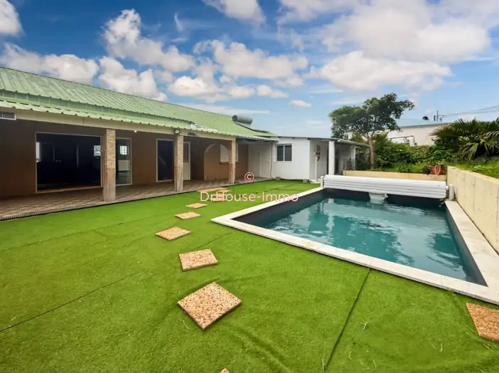 Maison 6 pièces de 160 m² - Tampon (97430)