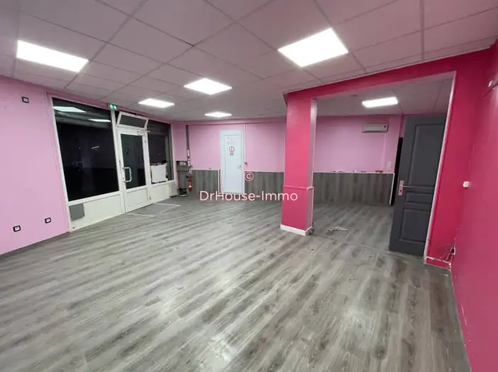 Commerce 3 pièces de 55 m² - Creil (60100)