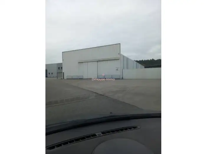 Commerce 2 pièces de 325 m² - Villenave-de-Rions (33550)