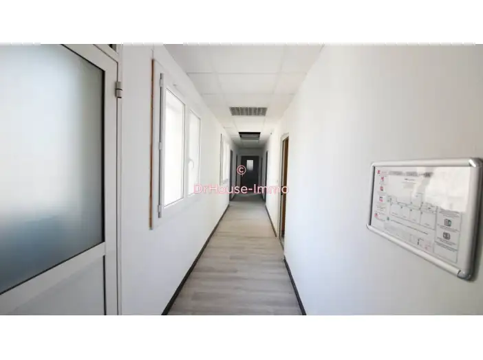 Bureau 7 pièces de 107 m² - Marseille (13015)