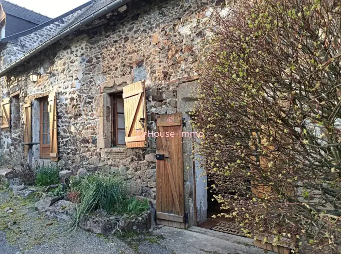 Maison 5 pièces de 89 m² - Saint-Fraimbault-de-Prières (53300)