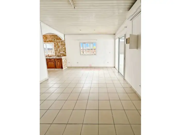 Maison 3 pièces de 92 m² - Saint-Pierre (97410)