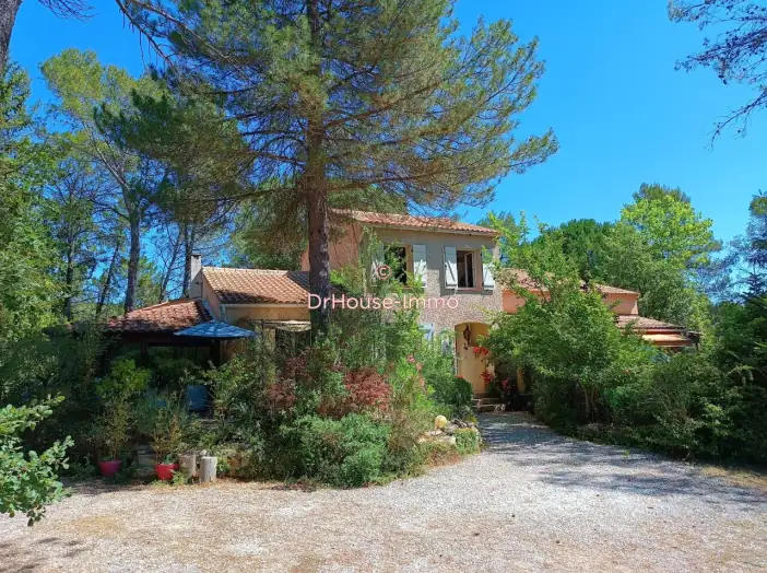 Maison 9 pièces de 236 m² - Brignoles (83170)