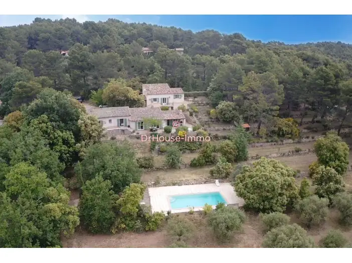 Maison 6 pièces de 218 m² - Tourtour (83690)