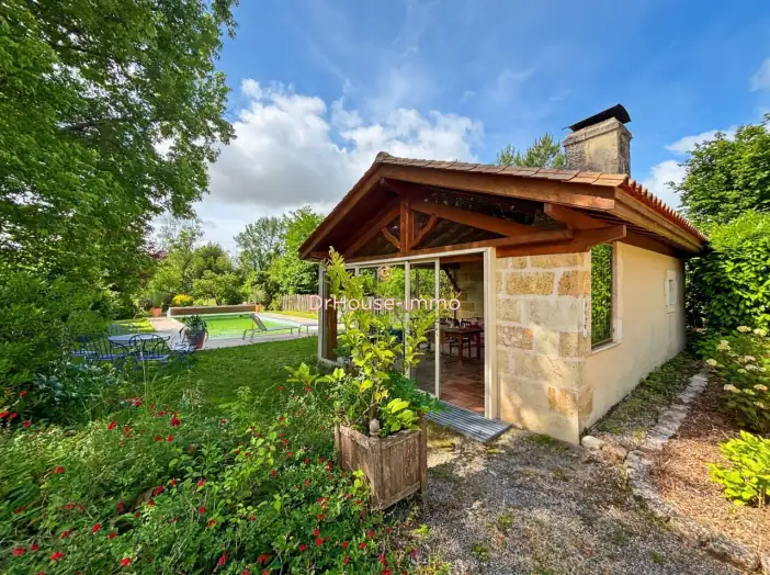 Maison 6 pièces de 260 m² - Cubnezais (33620)