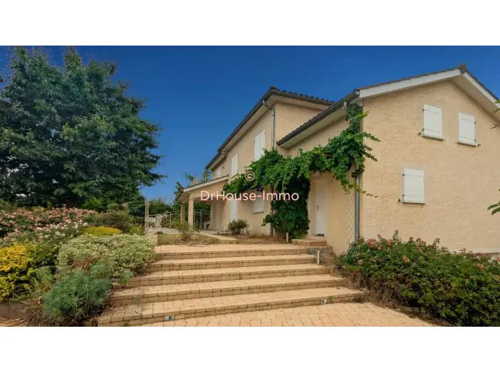 Maison 10 pièces de 195 m² - Chazay-d'Azergues (69380)