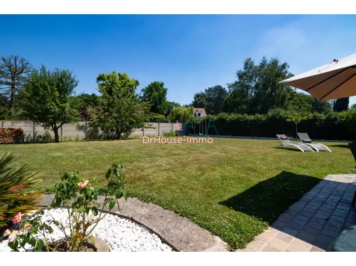 Maison 7 pièces de 170 m² - Villiers-le-Mahieu (78770)