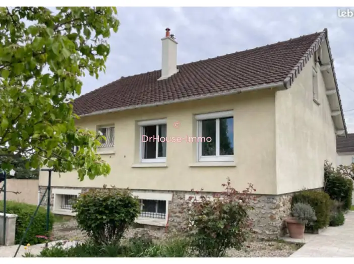 Maison 8 pièces de 125 m² - Faremoutiers (77580)