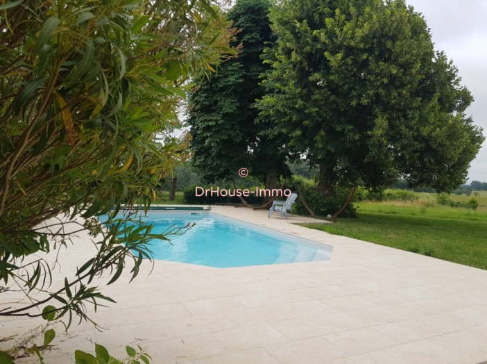 Maison de 273m² - 7 pièces