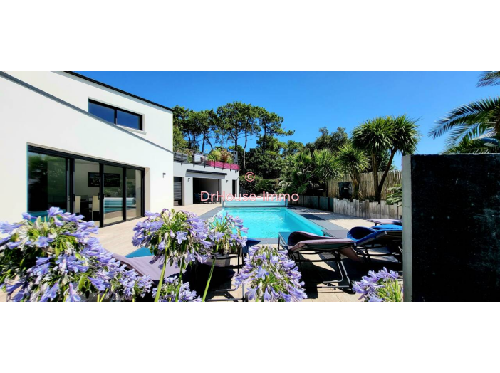 Maison de 204m² - 8 pièces