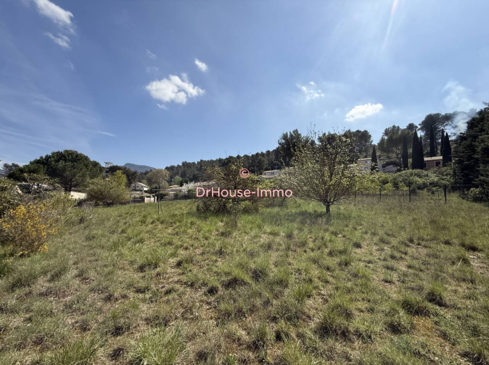 Terrain de 601m²