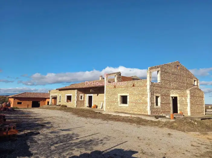 Maison 10 pièces de 612 m² - Brouilla (66620)