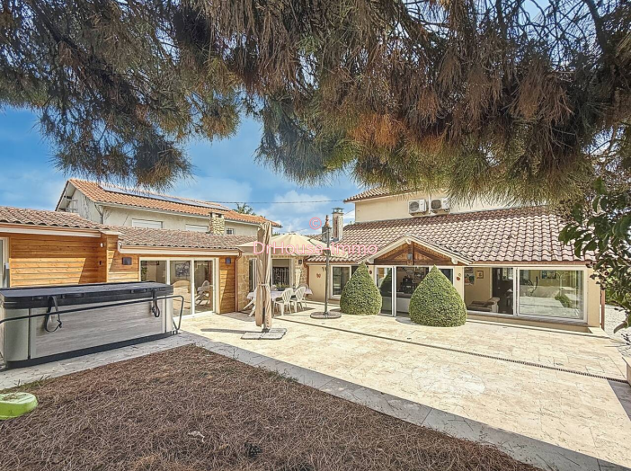 Maison de 257m² - 9 pièces