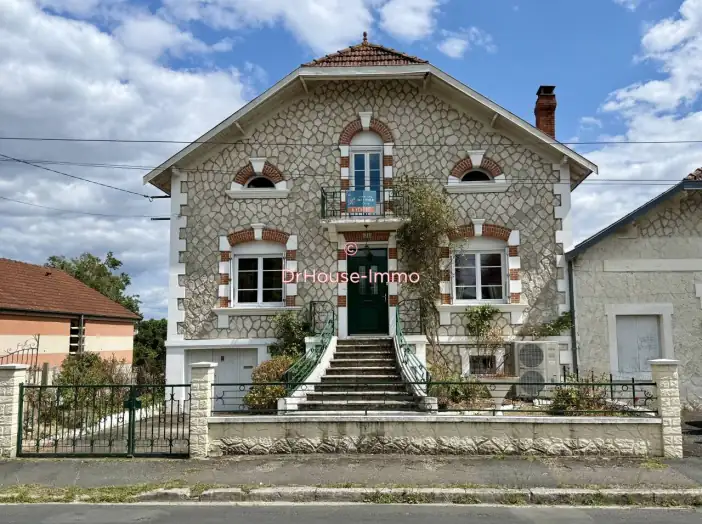 Maison 6 pièces de 150 m² - Saint-Astier (24110)