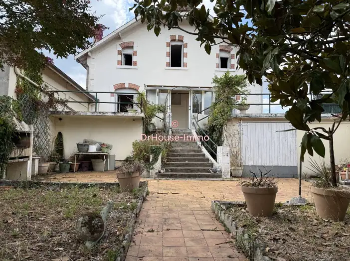 Maison 6 pièces de 150 m² - Saint-Astier (24110)