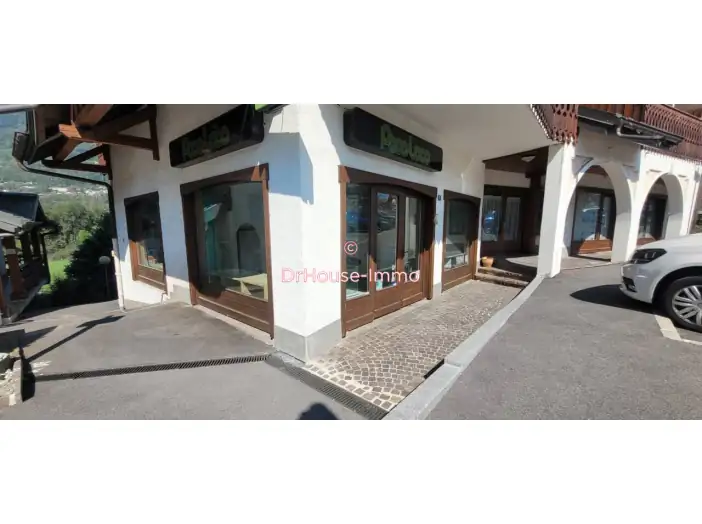 Commerce 3 pièces de 80 m² - Morillon (74440)