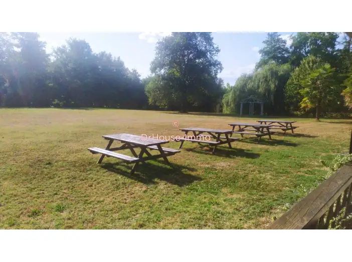 Maison 4 pièces de 260 m² - Ussac (19270)