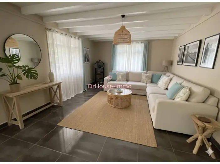 Maison 7 pièces de 209 m² - Vieux-Habitants (97119)