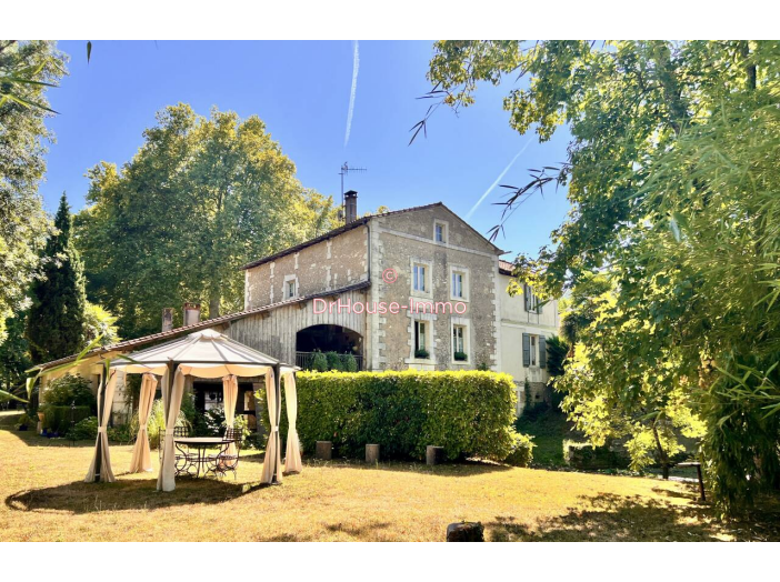 Maison de 222m² - 7 pièces