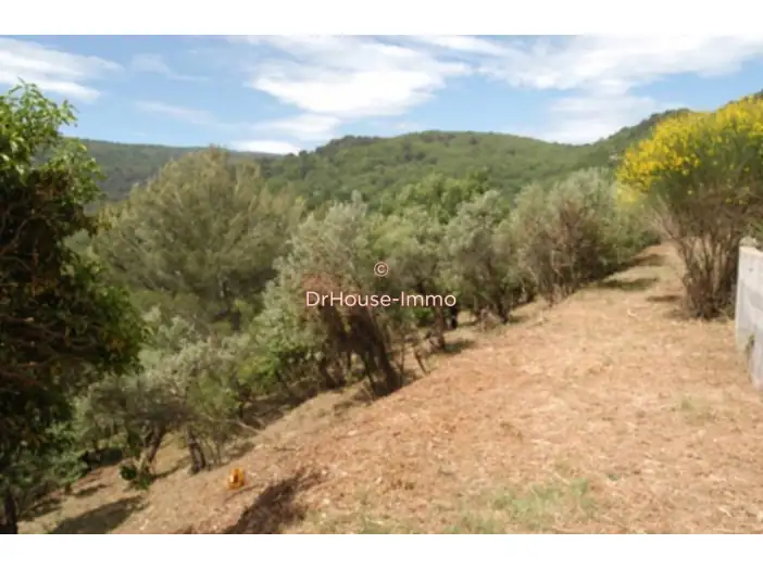 Terrain de 1 502 m² - Bargemon (83830)