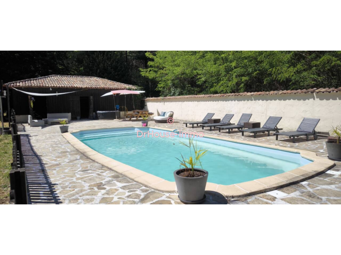 Maison de 203m² - 8 pièces