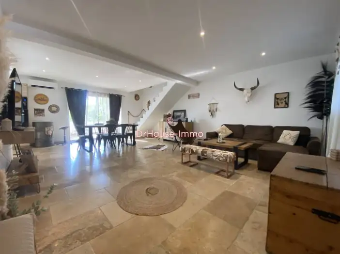 Maison 5 pièces de 110 m² - Saintes-Maries-de-la-Mer (13460)