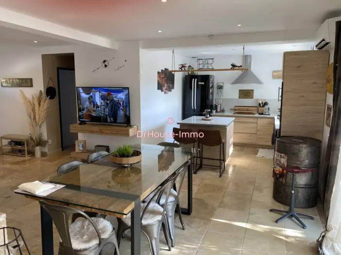 Maison 5 pièces de 110 m² - Saintes-Maries-de-la-Mer (13460)