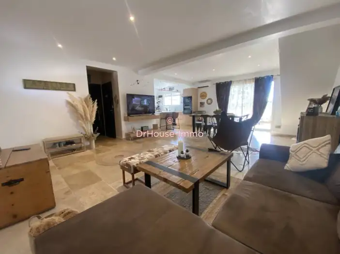 Maison 5 pièces de 110 m² - Saintes-Maries-de-la-Mer (13460)