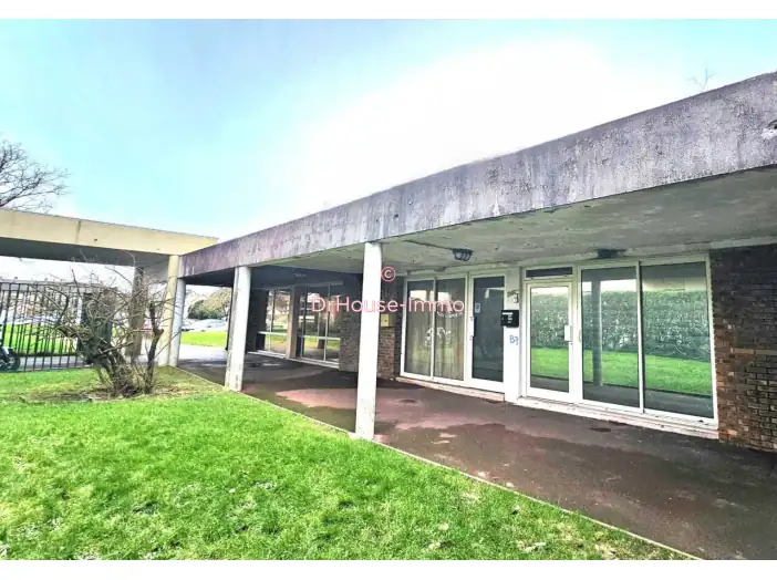 Commerce 1 pièce de 47 m² - Maurepas (78310)