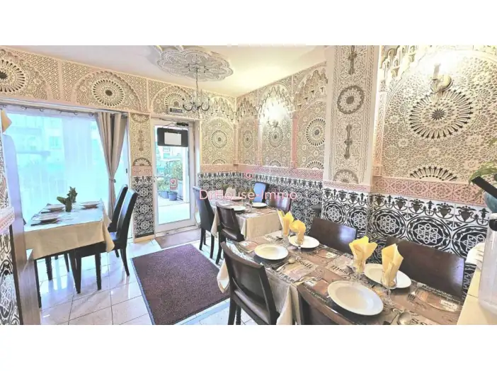 Commerce 1 pièce de 68 m² - Maurepas (78310)