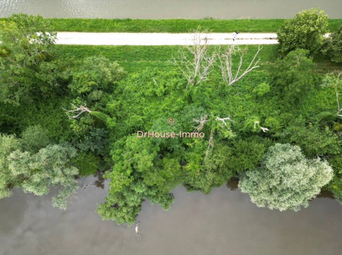 Terrain de 725m²