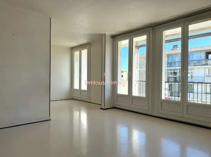 Appartement 4 pièces de 75 m² - Marignane (13700)