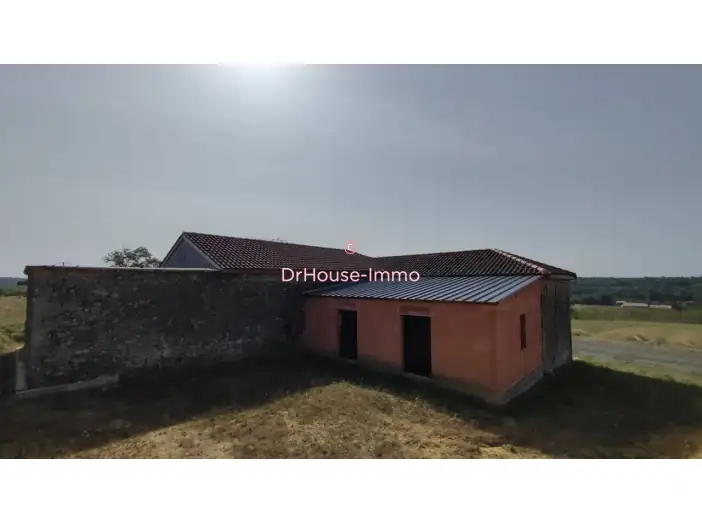 Maison 5 pièces de 260 m² - Fossès-et-Baleyssac (33190)